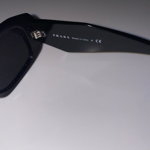 Prada sunglasses - Picture 4 of 7